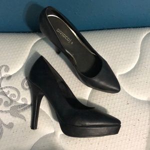 Black heels (closet staple)